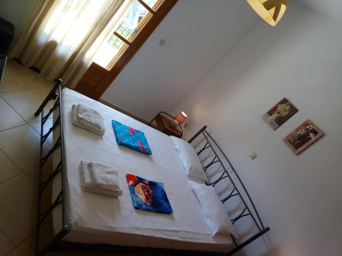 Delicatessen House Apartman Leonídio Kültér fotó